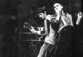 Anton Reixa i Alberto Torrado en una actuació d'Os Resentidos (anys 1980) / foto FDV