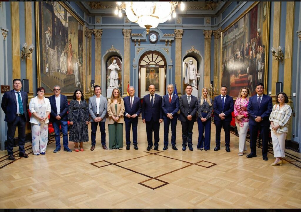 Tania Solans, senado. Foto de grupo