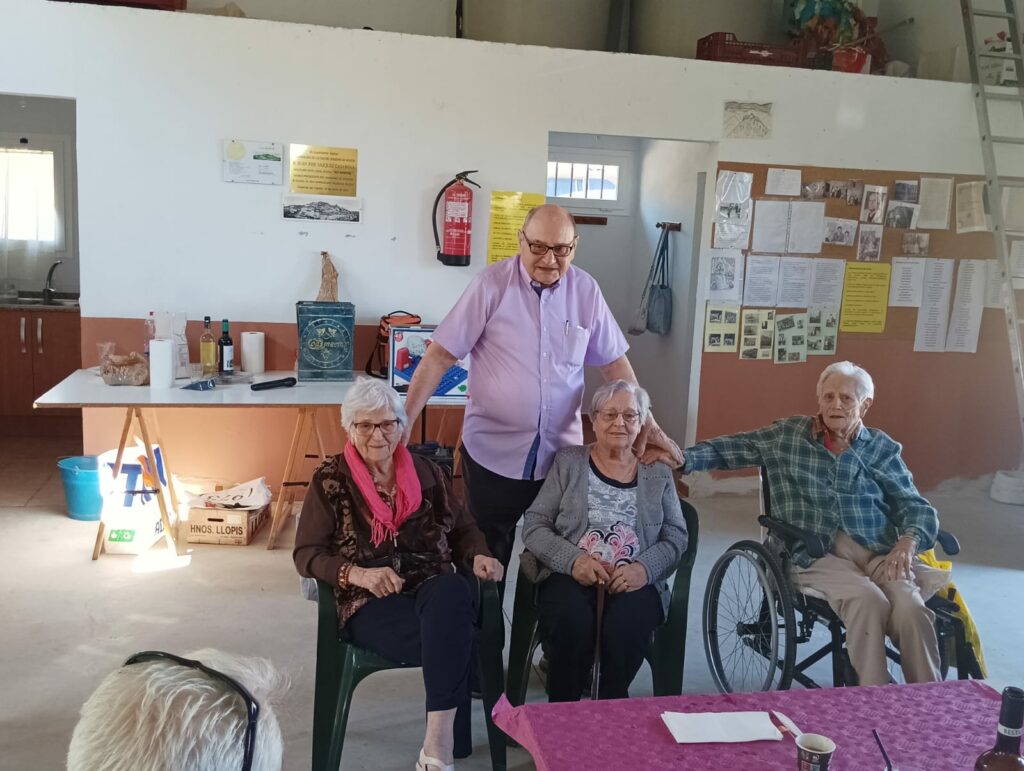Pepito , Adelina 90 años Josefa 92 años y Nuria 89 años