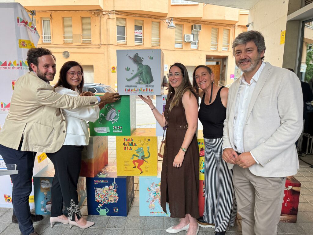 Autoridades con los bloques